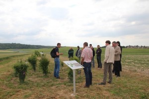 Lors de la visite commentée par Jérémy Miroir, les participants ont pu observer l’évolution des aménagements depuis leur plantation en 2013.
